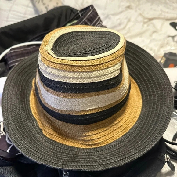 Echo sun hat. - Picture 1 of 2